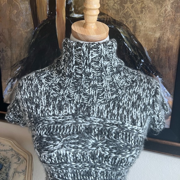 At Last New York Turtleneck Sweater Black White M - Picture 2 of 6